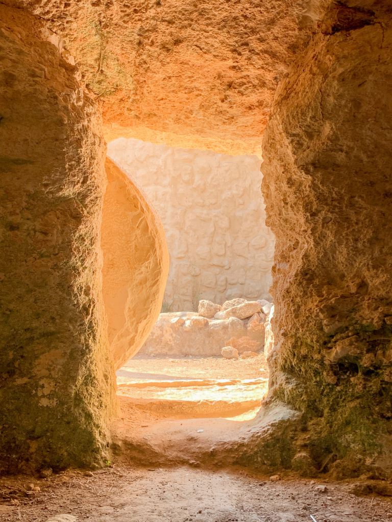 Empty tomb- Hope dawned the third day.